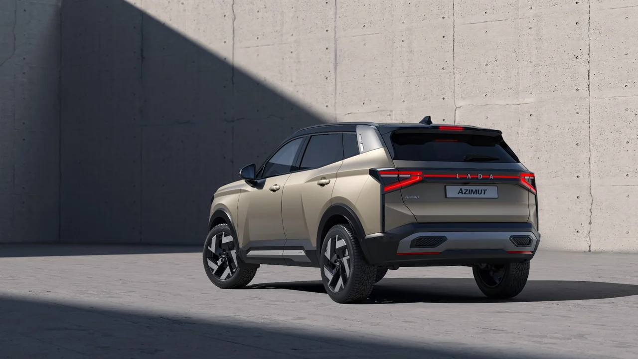 Lada Azimut, вид сзади-сбоку: светодиодные задние фонари и шильдик Azimut