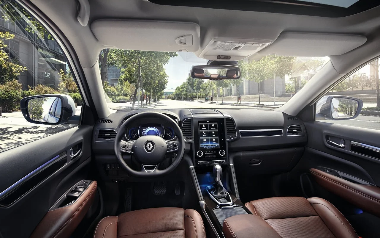 Салон Renault Koleos: руль, мультимедиа и кожаные сиденья